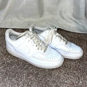 White Sneakers - Nike Court